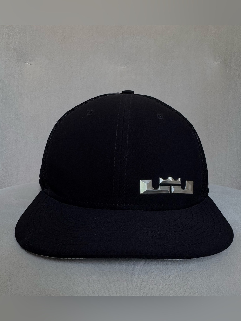 LeBron James Nike True Black Snapback Hat | Like New